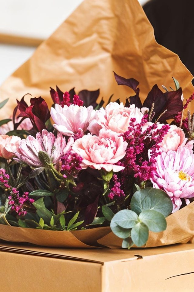 Contamos con servicio de flores a domicilio